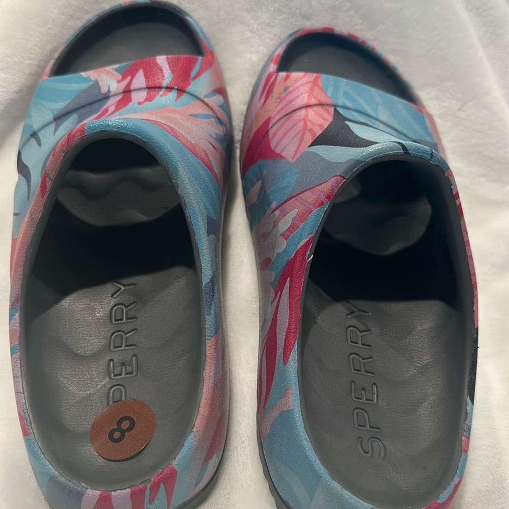 NWT Sperry Slippers in vibrant colors. Summer awaits, casual and comfy.  Size 8